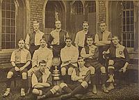     
: 410px-Queens'_College_Cambridge_Football_Team_1900-1901.jpg
: 295
:	38.7 
ID:	624161